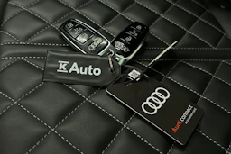 harmaa Audi Q8 2023 kuva 36.