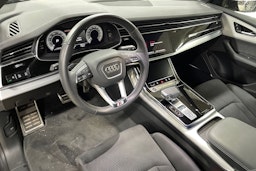 harmaa Audi Q8 2023 kuva 3.