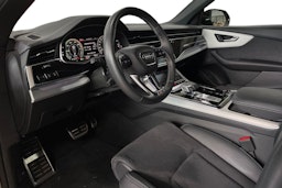 harmaa Audi Q8 2023 kuva 7.
