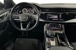 harmaa Audi Q8 2023 kuva 9.