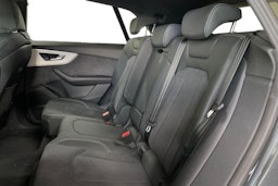 harmaa Audi Q8 2023 kuva 10.