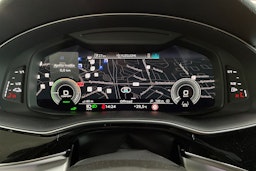 harmaa Audi Q8 2023 kuva 15.