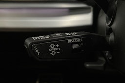 harmaa Audi Q8 2023 kuva 17.