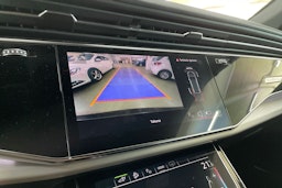 harmaa Audi Q8 2023 kuva 20.