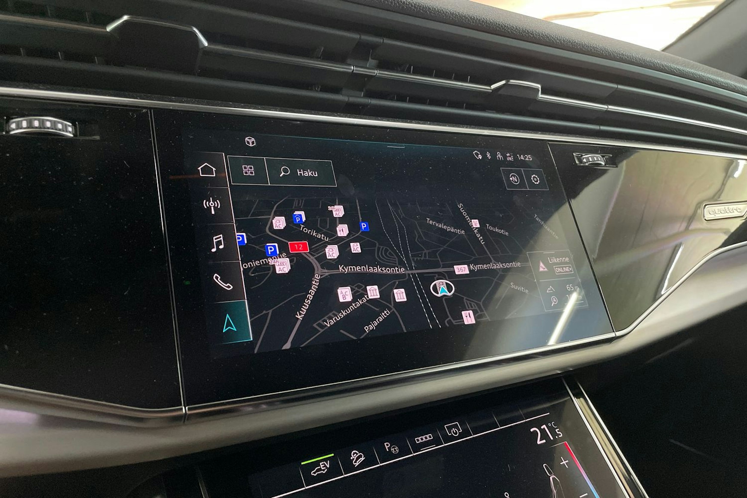 harmaa Audi Q8 2023 kuva 21.