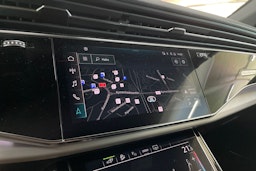 harmaa Audi Q8 2023 kuva 21.