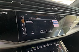 harmaa Audi Q8 2023 kuva 22.