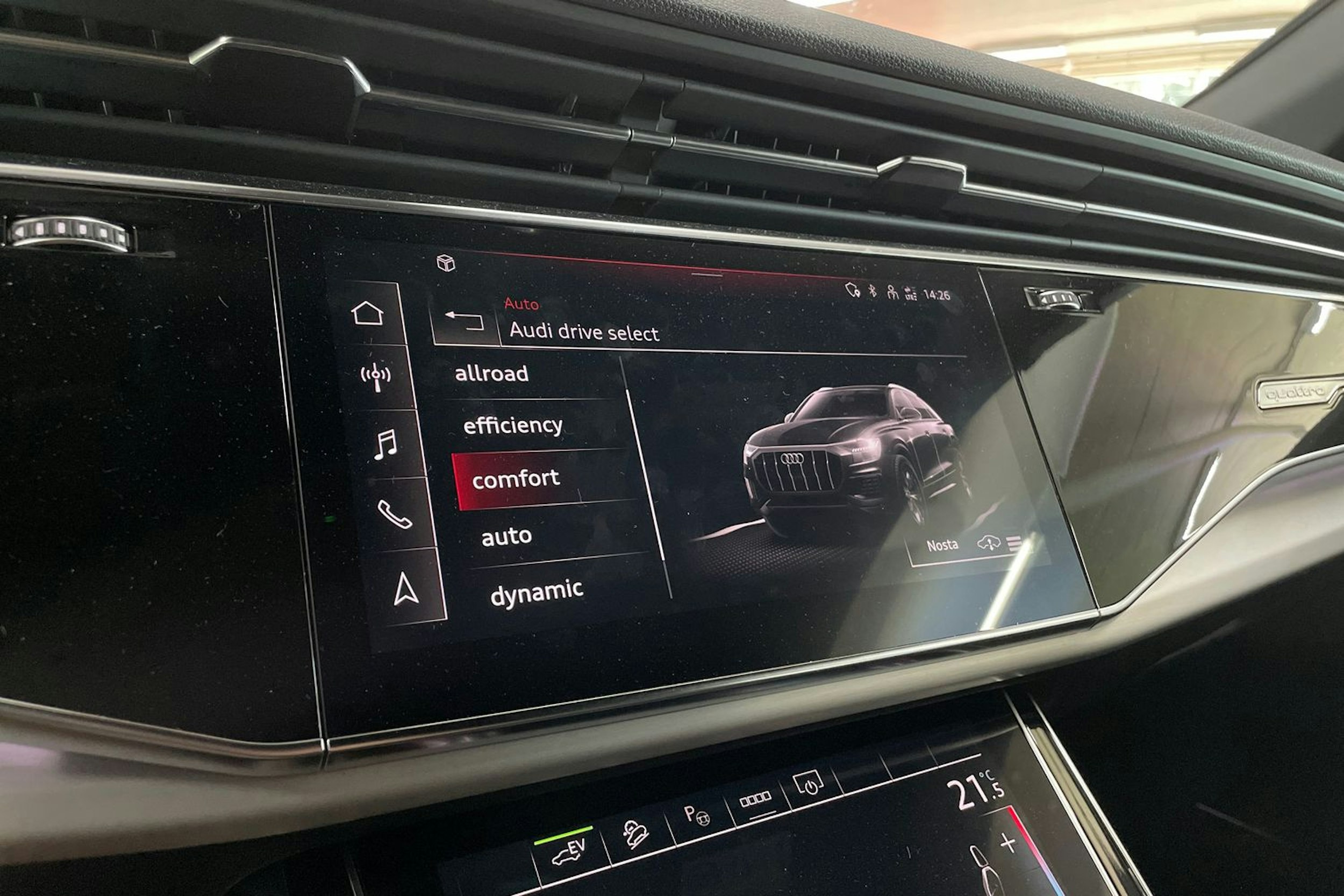 harmaa Audi Q8 2023 kuva 23.