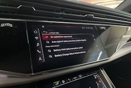 harmaa Audi Q8 2023 kuva 24.