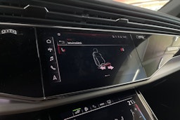 harmaa Audi Q8 2023 kuva 26.