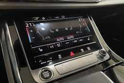 harmaa Audi Q8 2023 kuva 27.