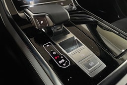 harmaa Audi Q8 2023 kuva 28.
