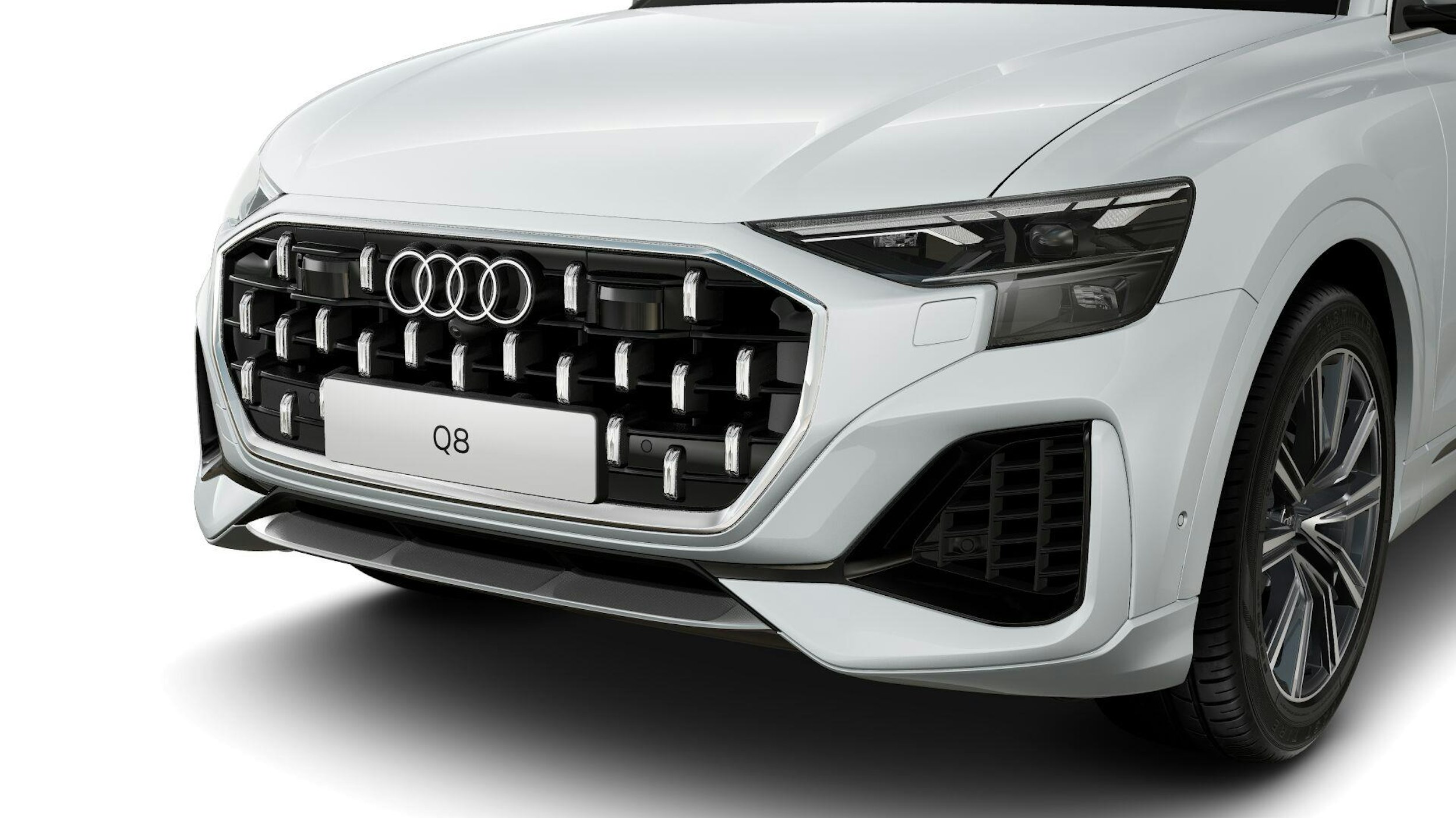met. valkoinen Audi Q8 2024 kuva 6.