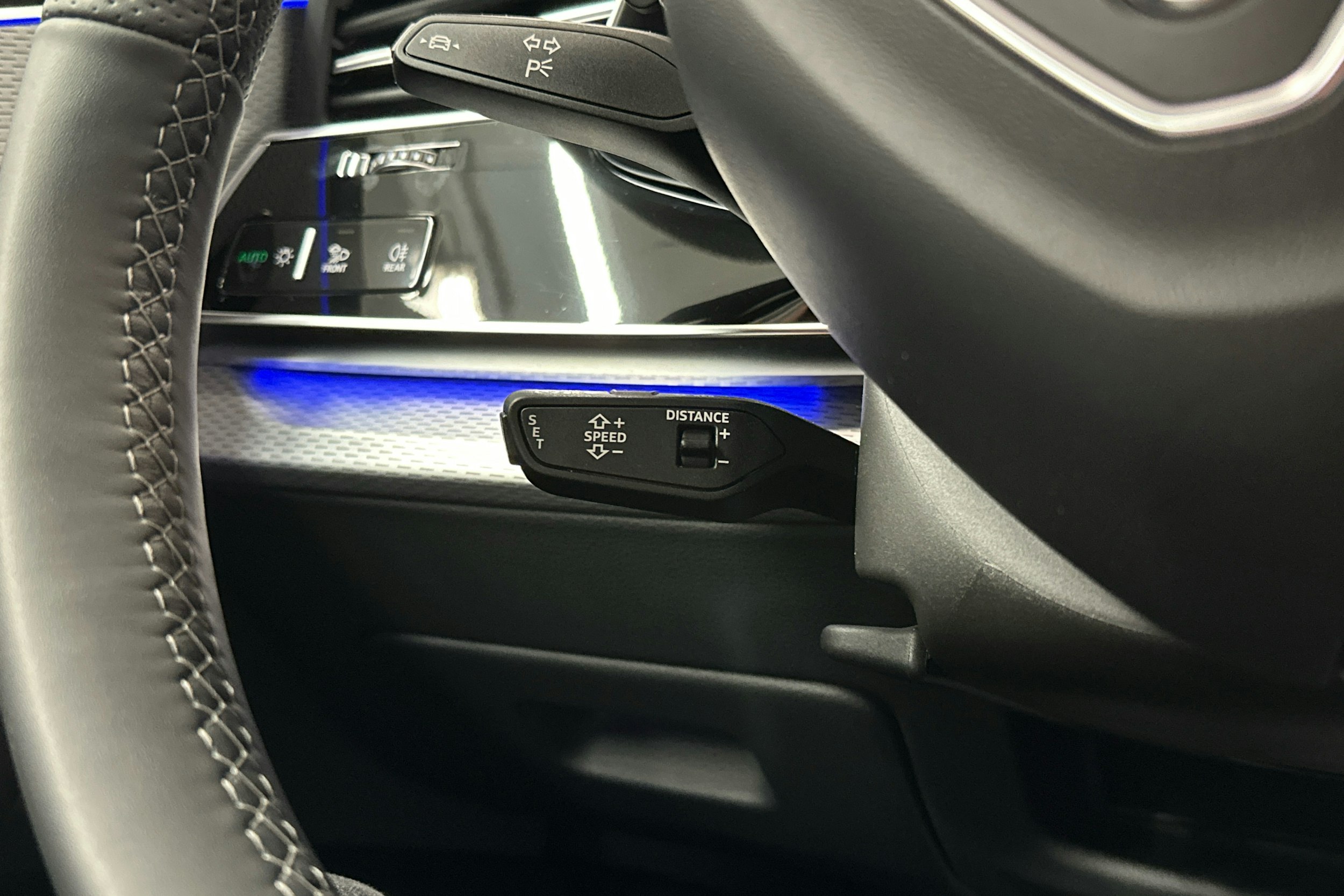 hopea Audi Q8 2024 kuva 11.