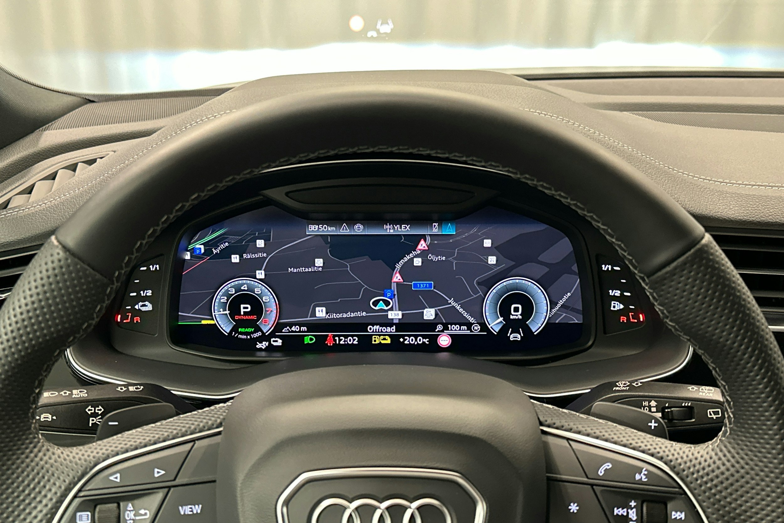 hopea Audi Q8 2024 kuva 12.