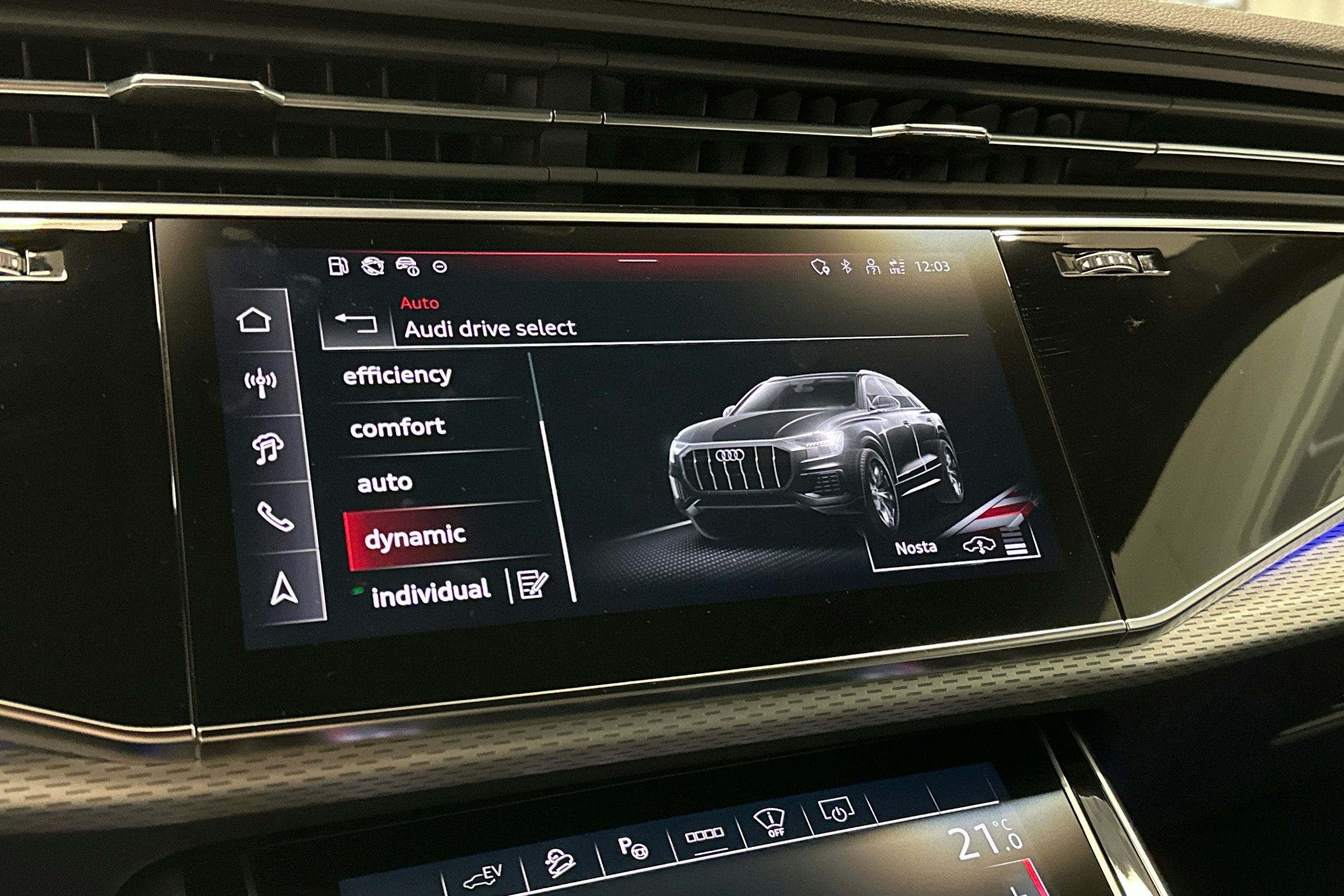 hopea Audi Q8 2024 kuva 14.