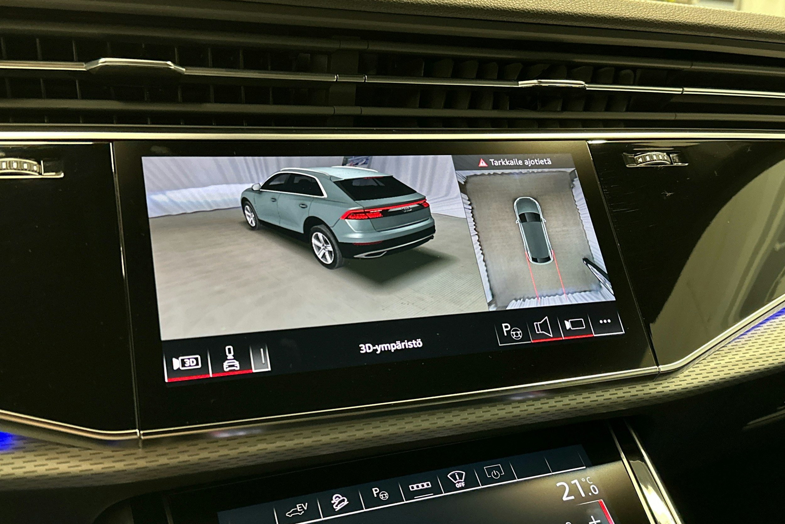 hopea Audi Q8 2024 kuva 15.