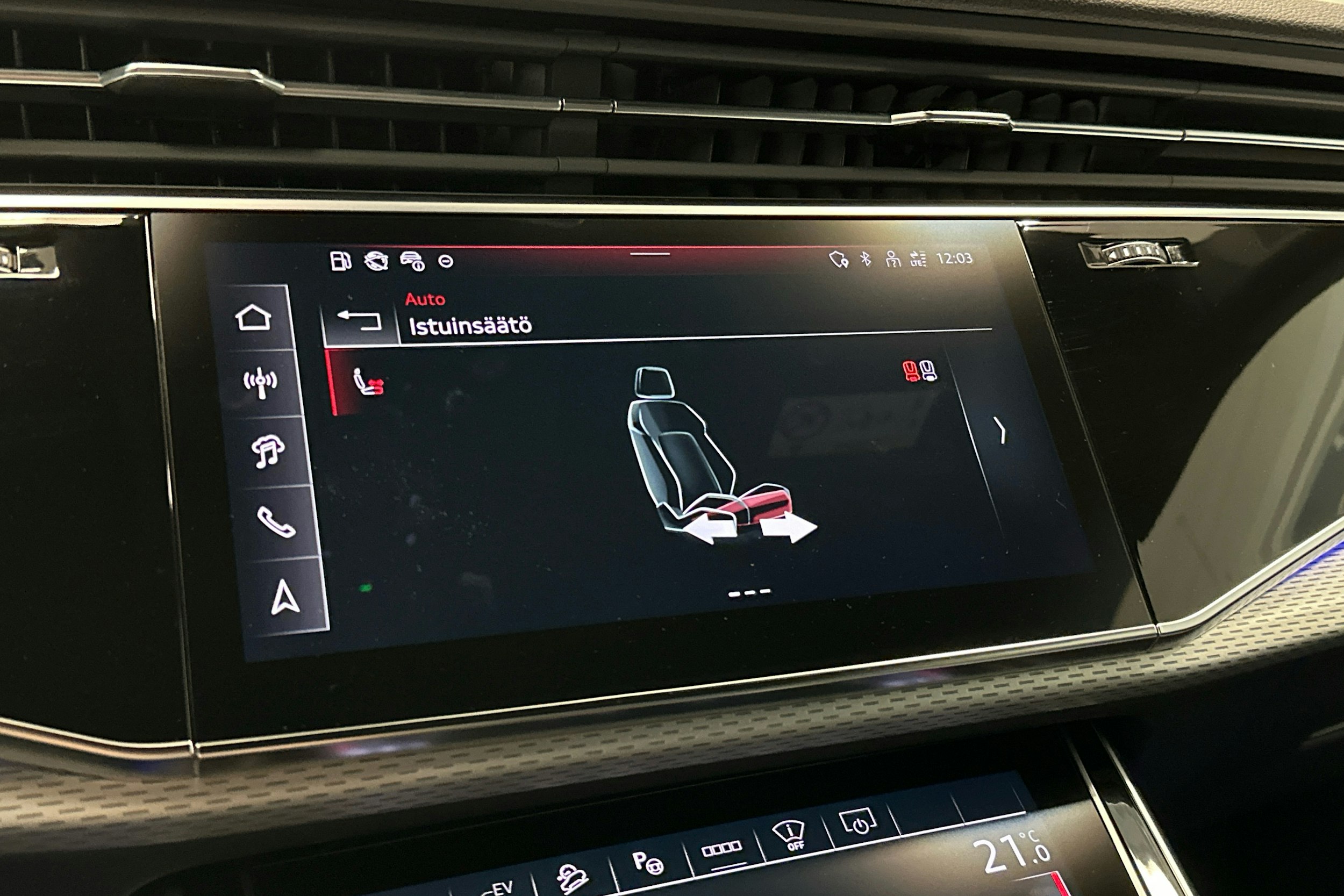 hopea Audi Q8 2024 kuva 16.