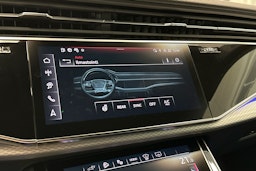 hopea Audi Q8 2024 kuva 18.