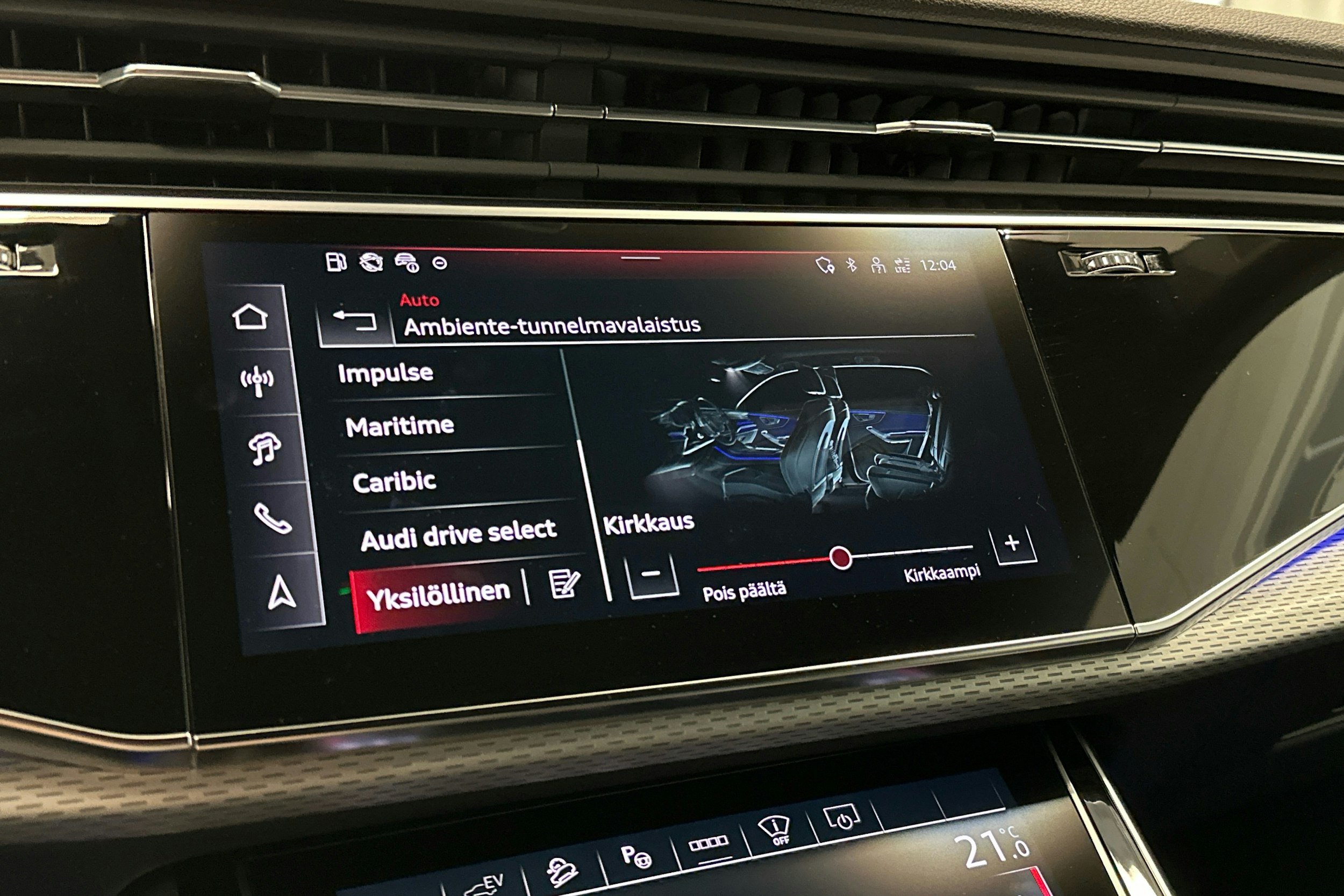 hopea Audi Q8 2024 kuva 19.