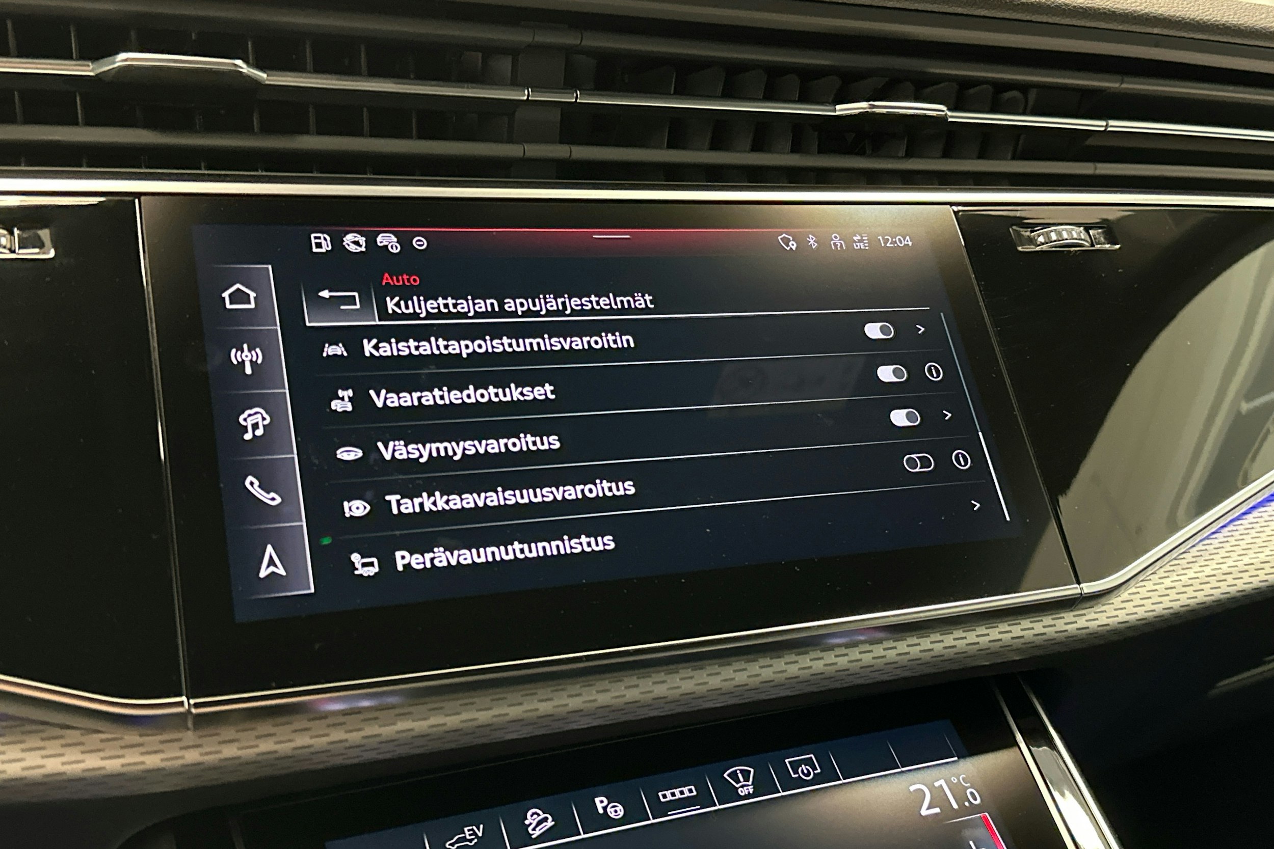 hopea Audi Q8 2024 kuva 21.