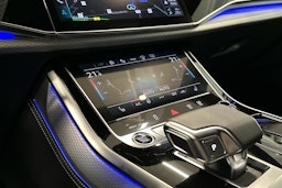 hopea Audi Q8 2024 kuva 23.