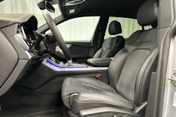 hopea Audi Q8 2024 kuva 25.