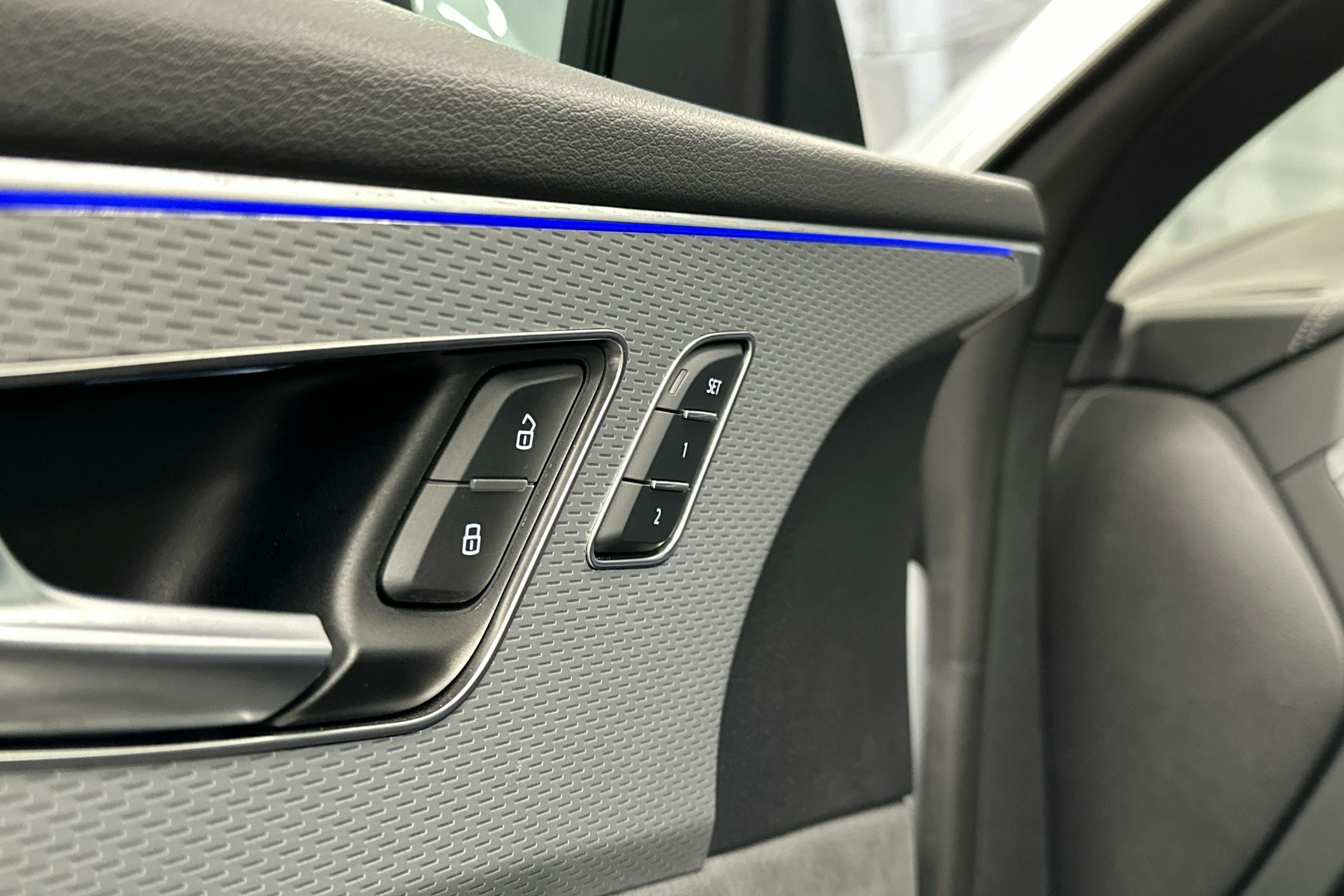 hopea Audi Q8 2024 kuva 27.
