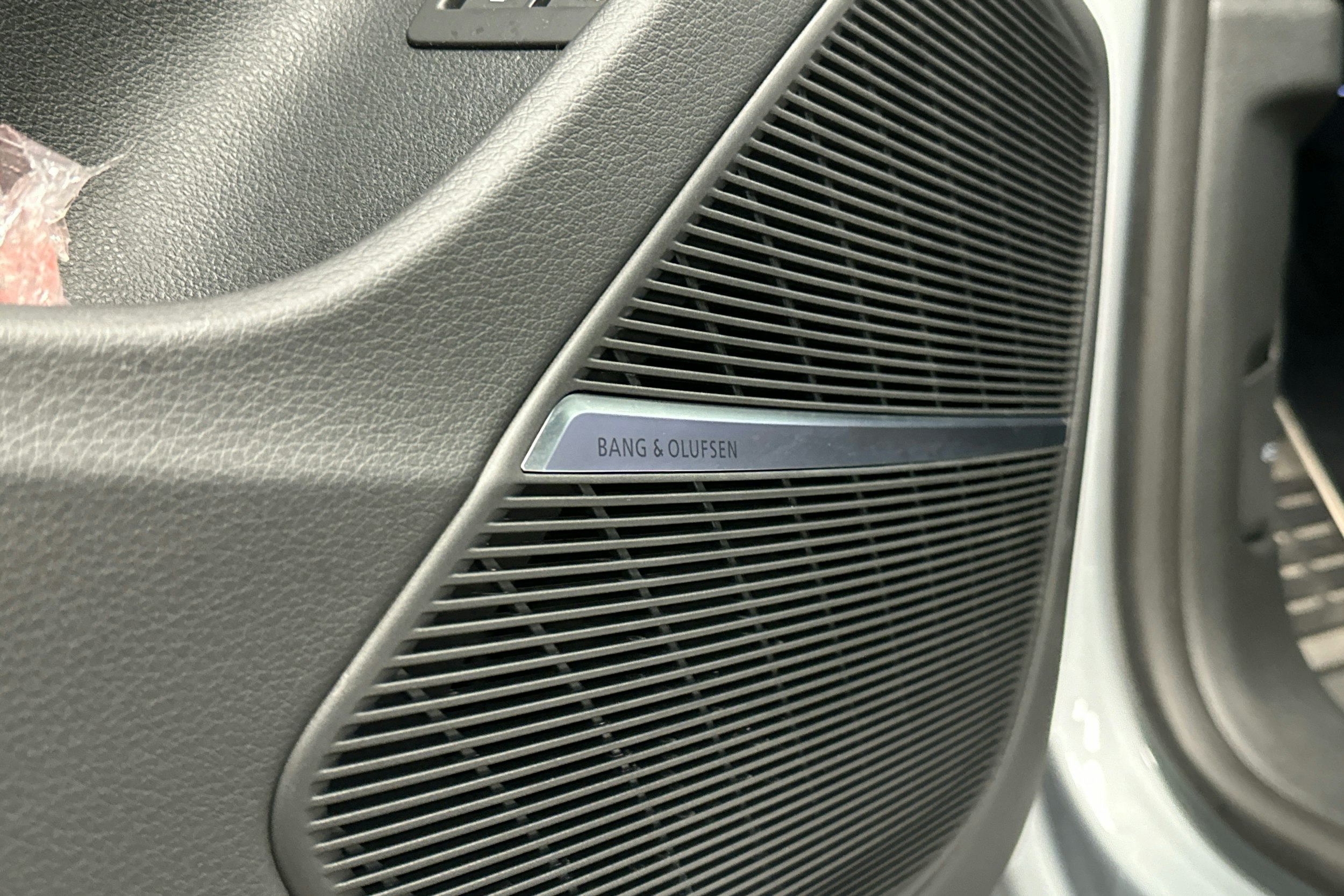 hopea Audi Q8 2024 kuva 28.