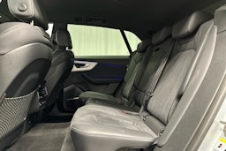 hopea Audi Q8 2024 kuva 29.
