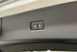 hopea Audi Q8 2024 kuva 32.