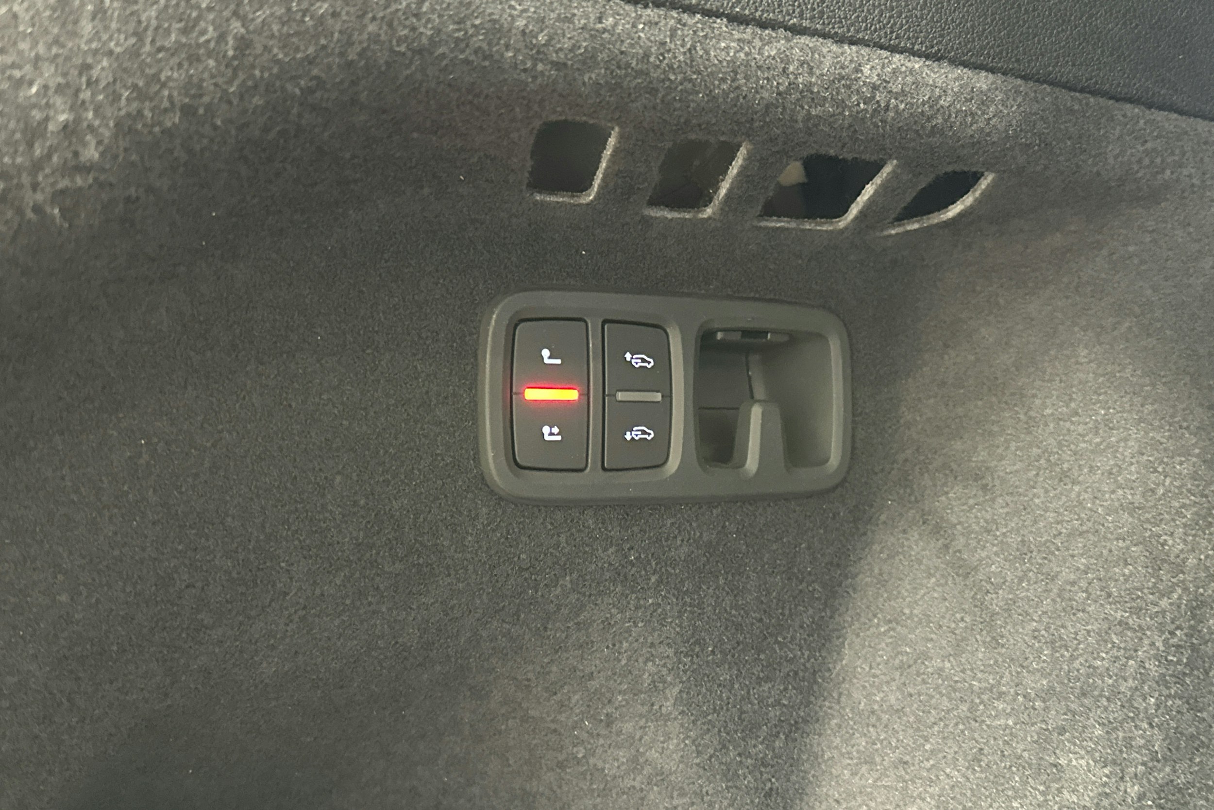hopea Audi Q8 2024 kuva 33.