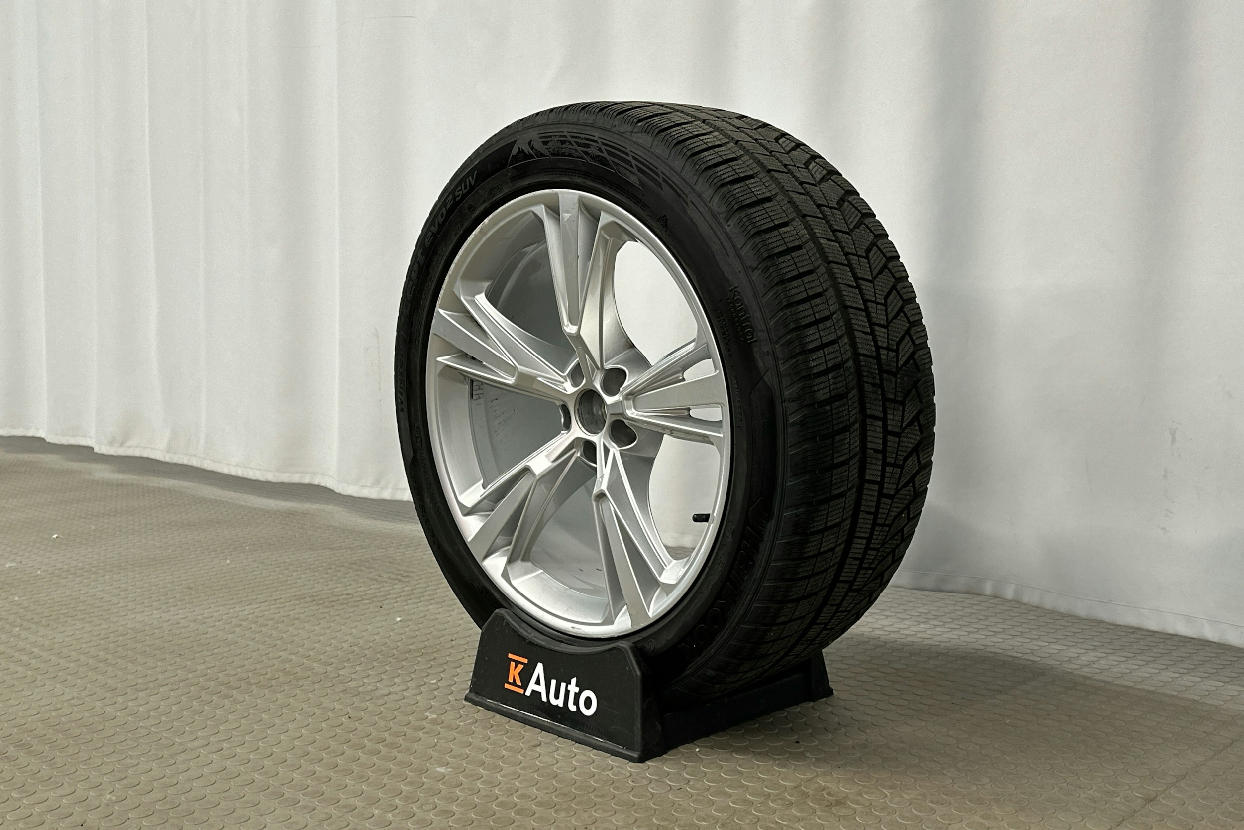 hopea Audi Q8 2024 kuva 34.