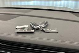 hopea Audi Q8 2024 kuva 36.