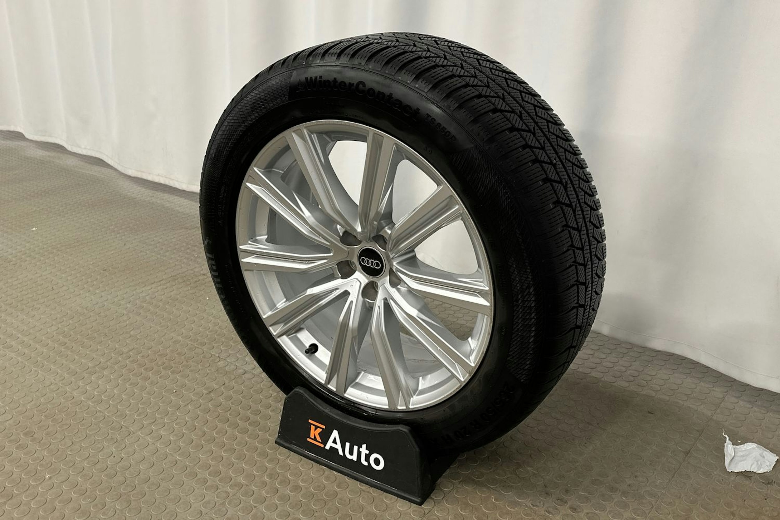 met. musta Audi Q8 2024 kuva 12.