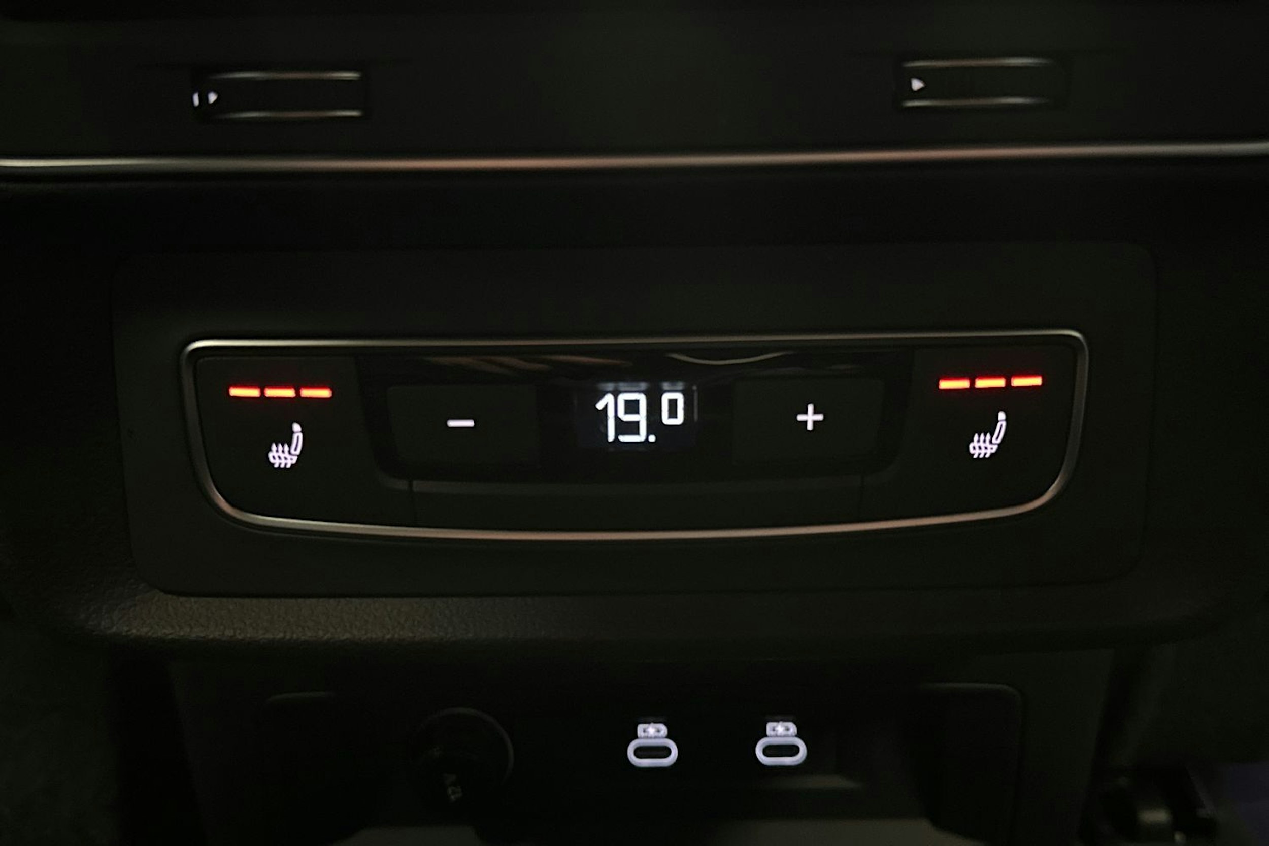 met. musta Audi Q8 2024 kuva 16.