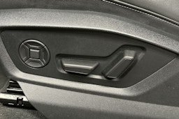 met. musta Audi Q8 2024 kuva 18.