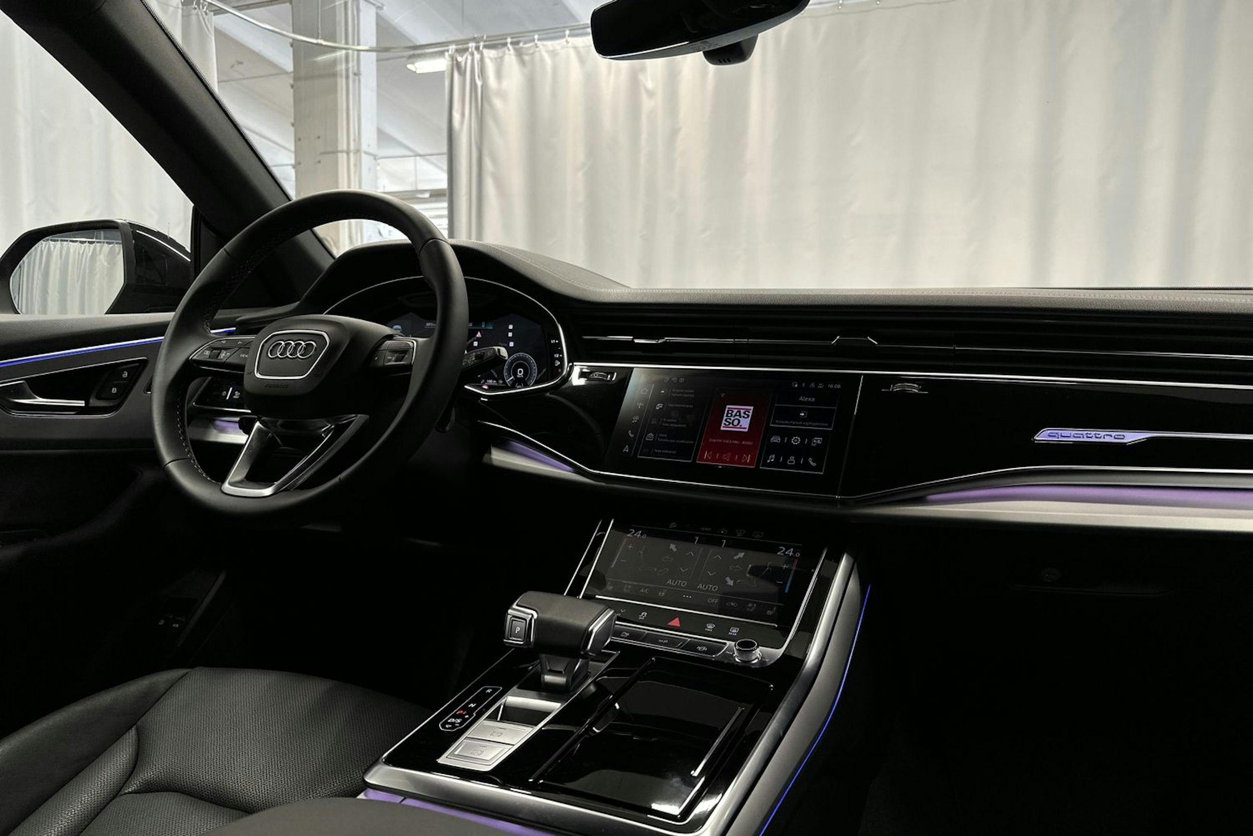 met. musta Audi Q8 2024 kuva 22.