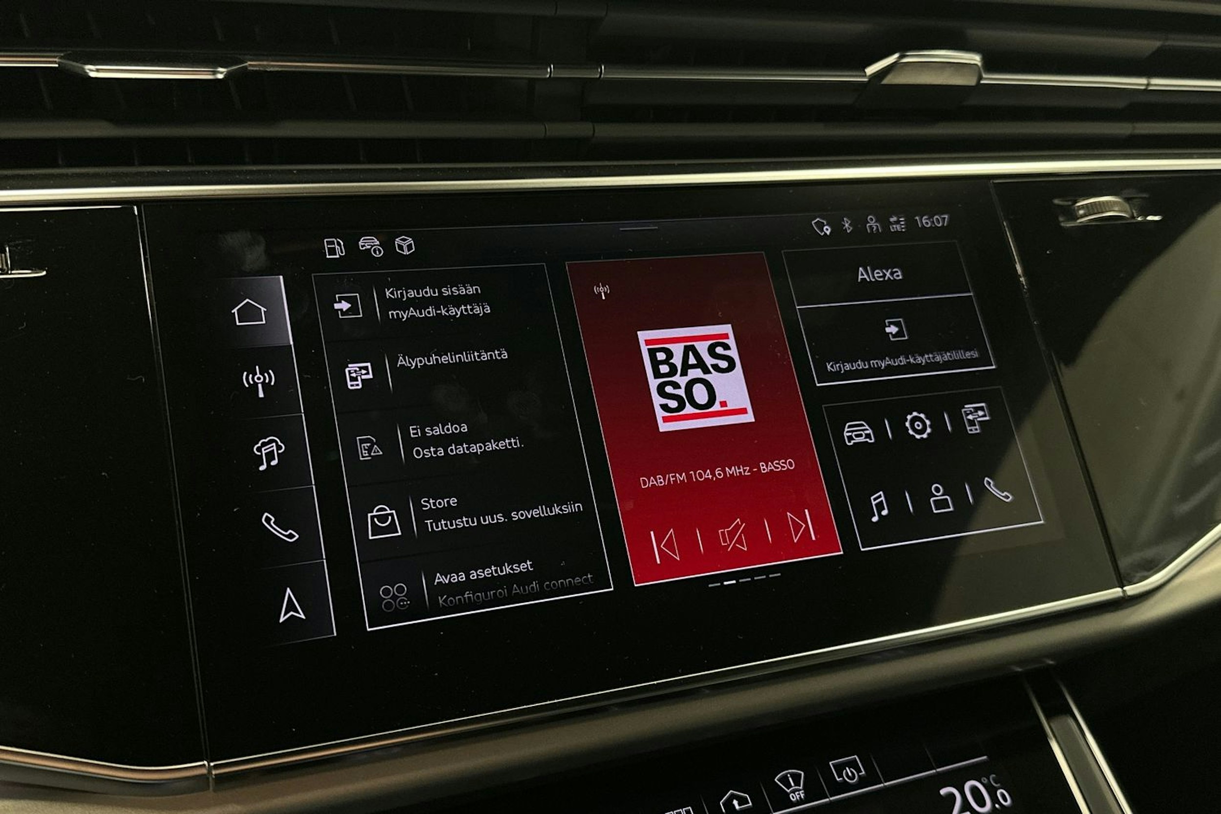 met. musta Audi Q8 2024 kuva 25.