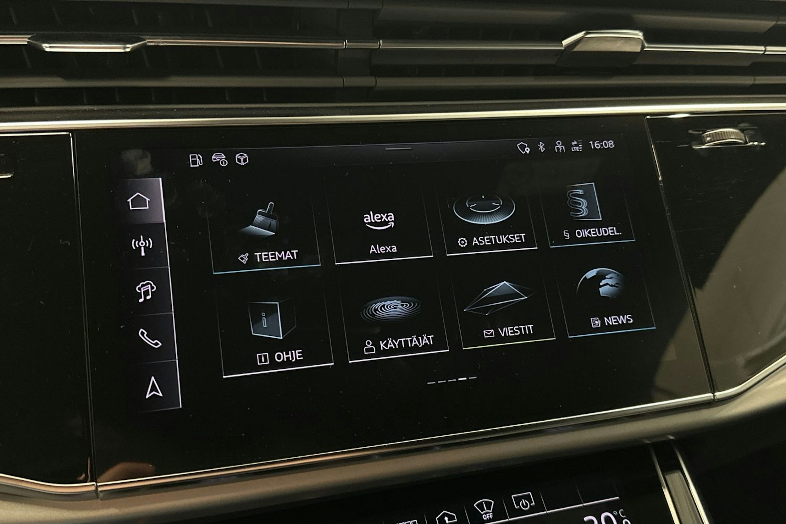 met. musta Audi Q8 2024 kuva 28.