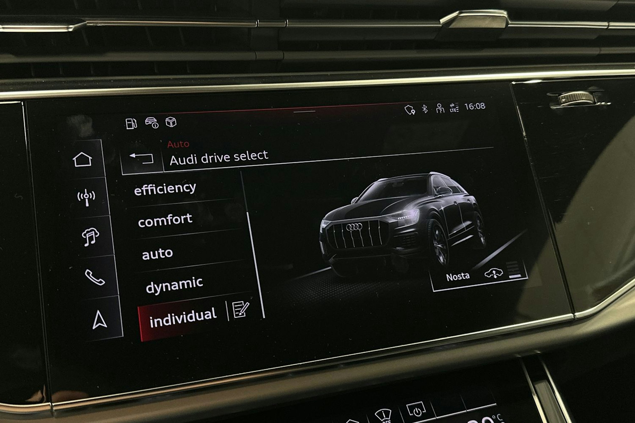 met. musta Audi Q8 2024 kuva 29.