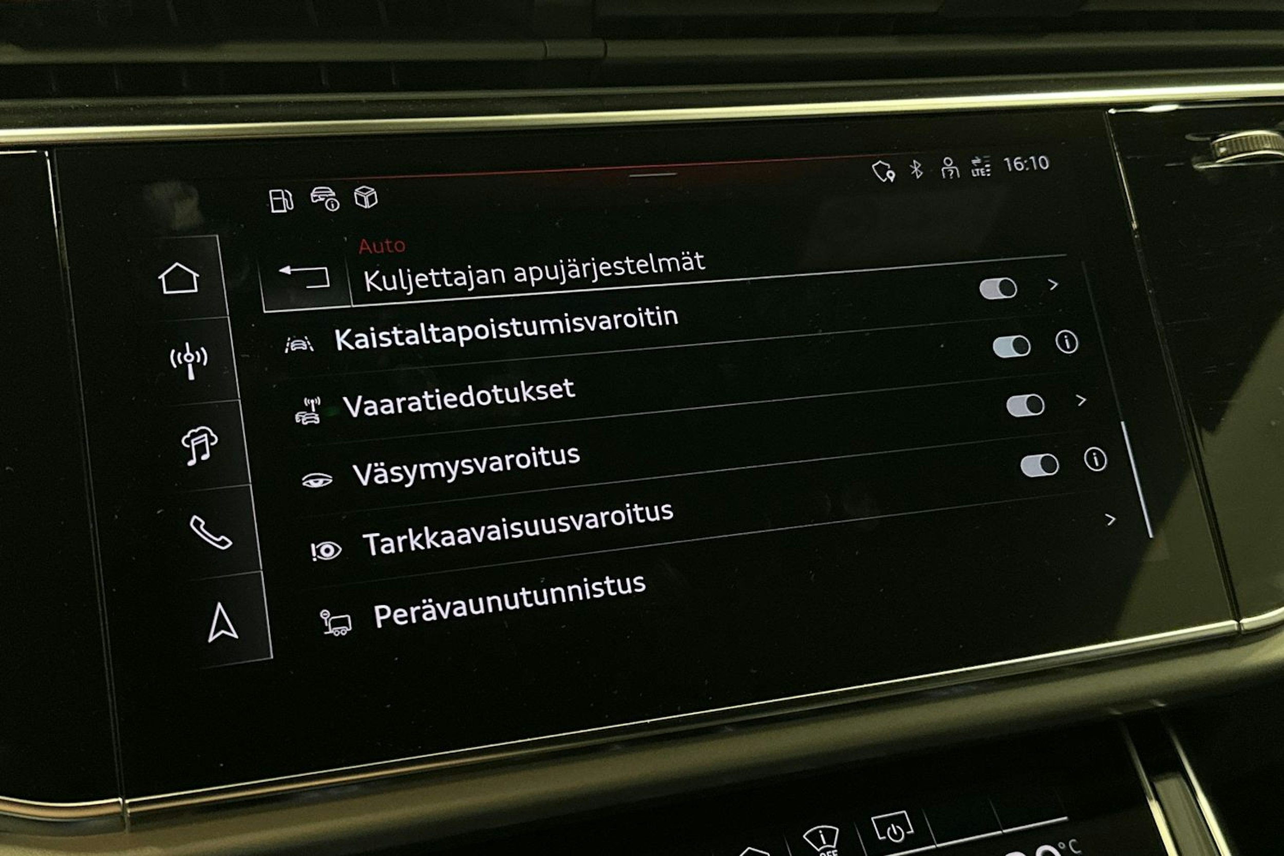 met. musta Audi Q8 2024 kuva 34.