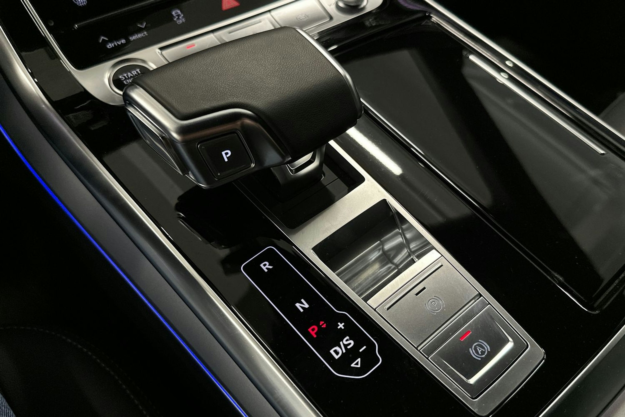 met. musta Audi Q8 2024 kuva 36.