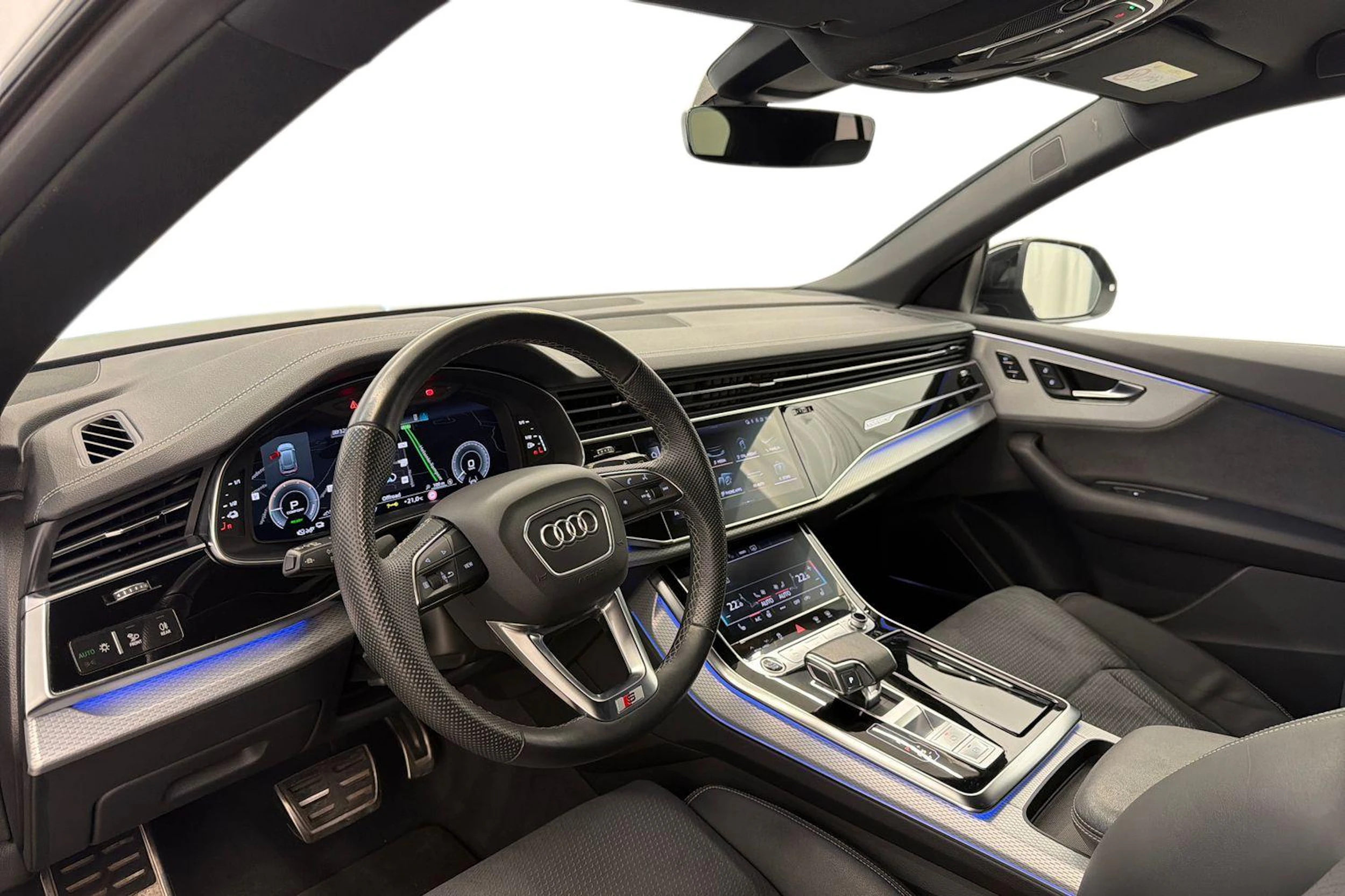 met. sininen Audi Q8 2024 kuva 6.
