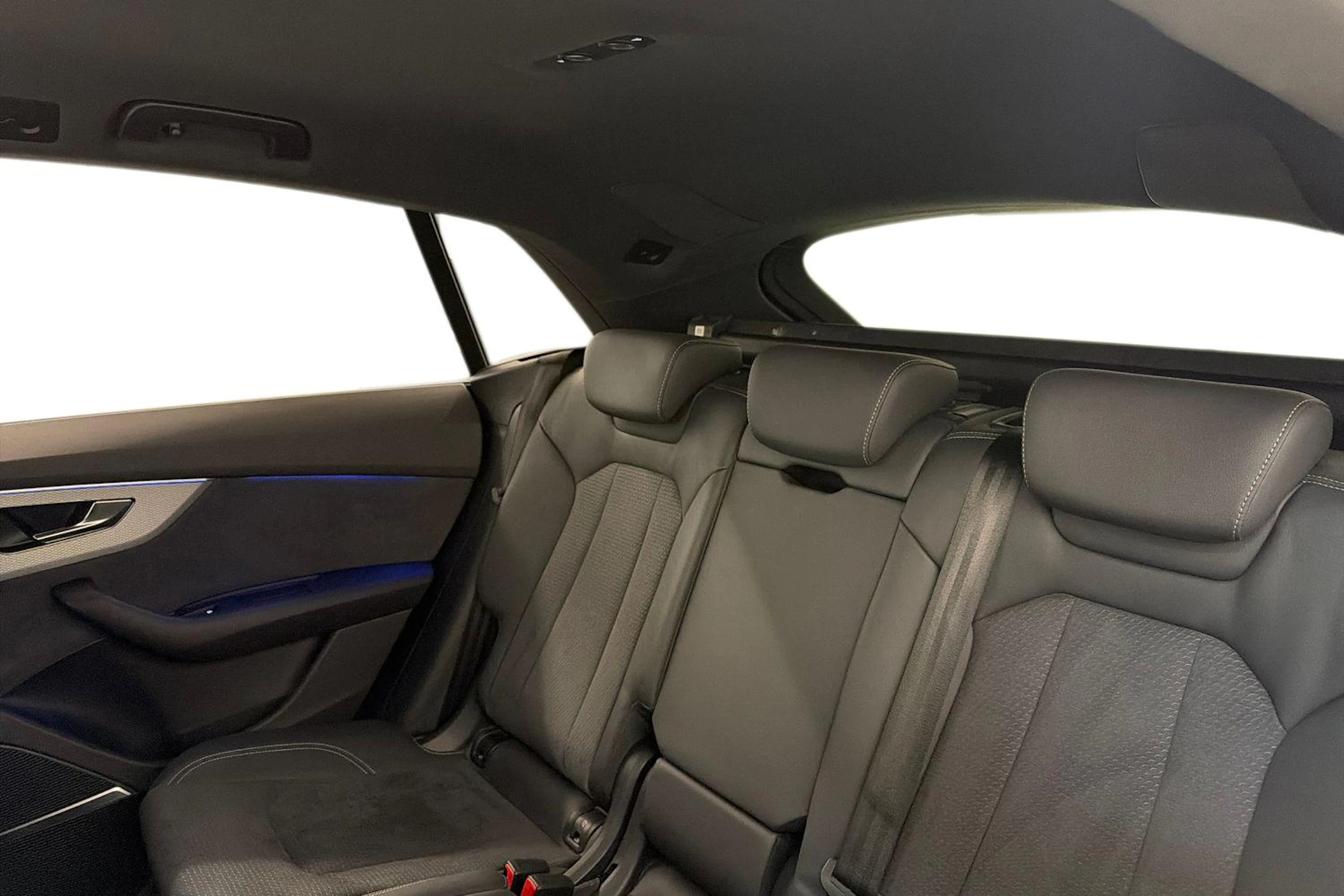 met. sininen Audi Q8 2024 kuva 8.