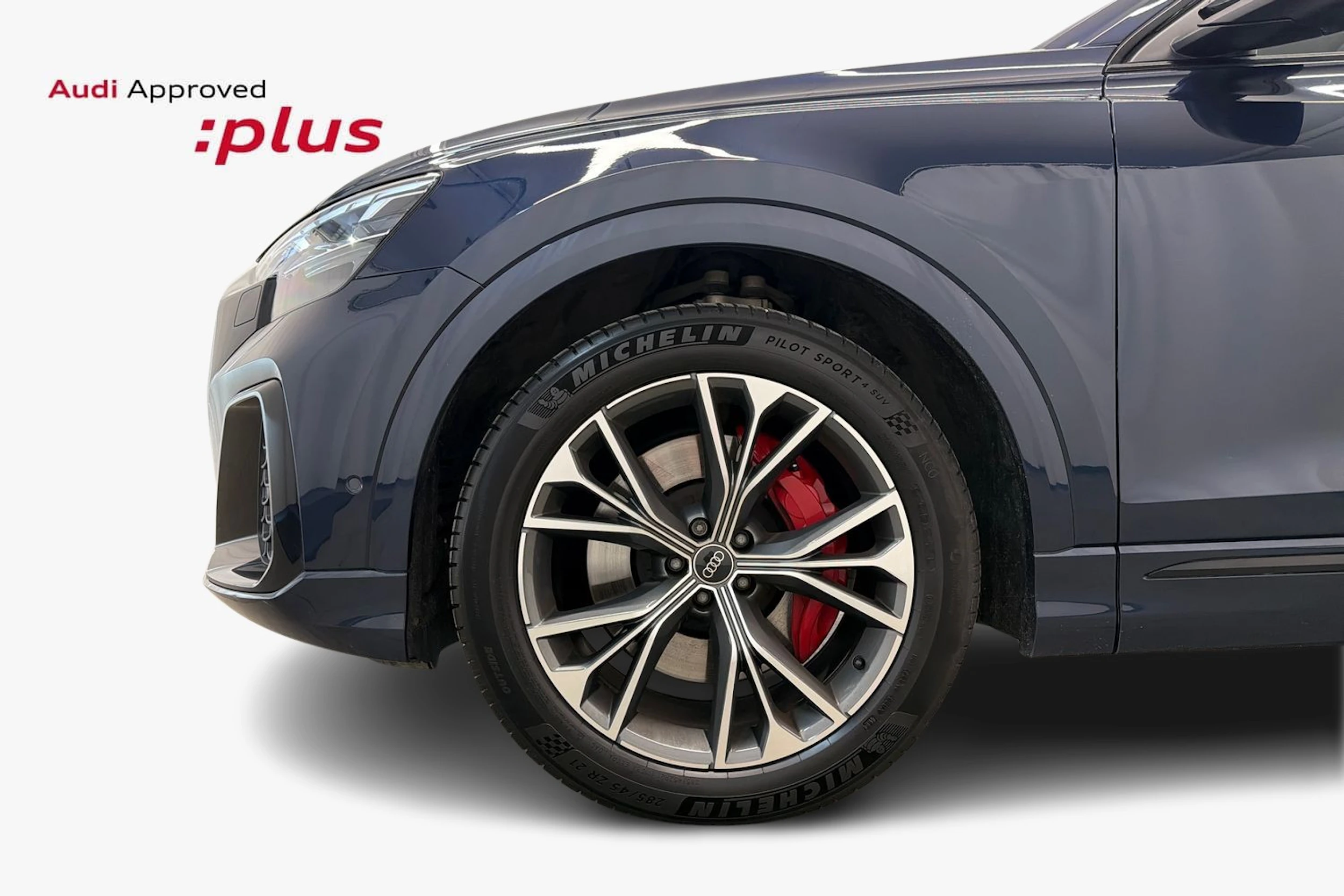 met. sininen Audi Q8 2024 kuva 9.