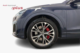 met. sininen Audi Q8 2024 kuva 9.