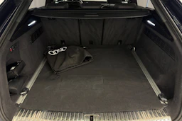 met. sininen Audi Q8 2024 kuva 13.