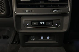 met. sininen Audi Q8 2024 kuva 16.