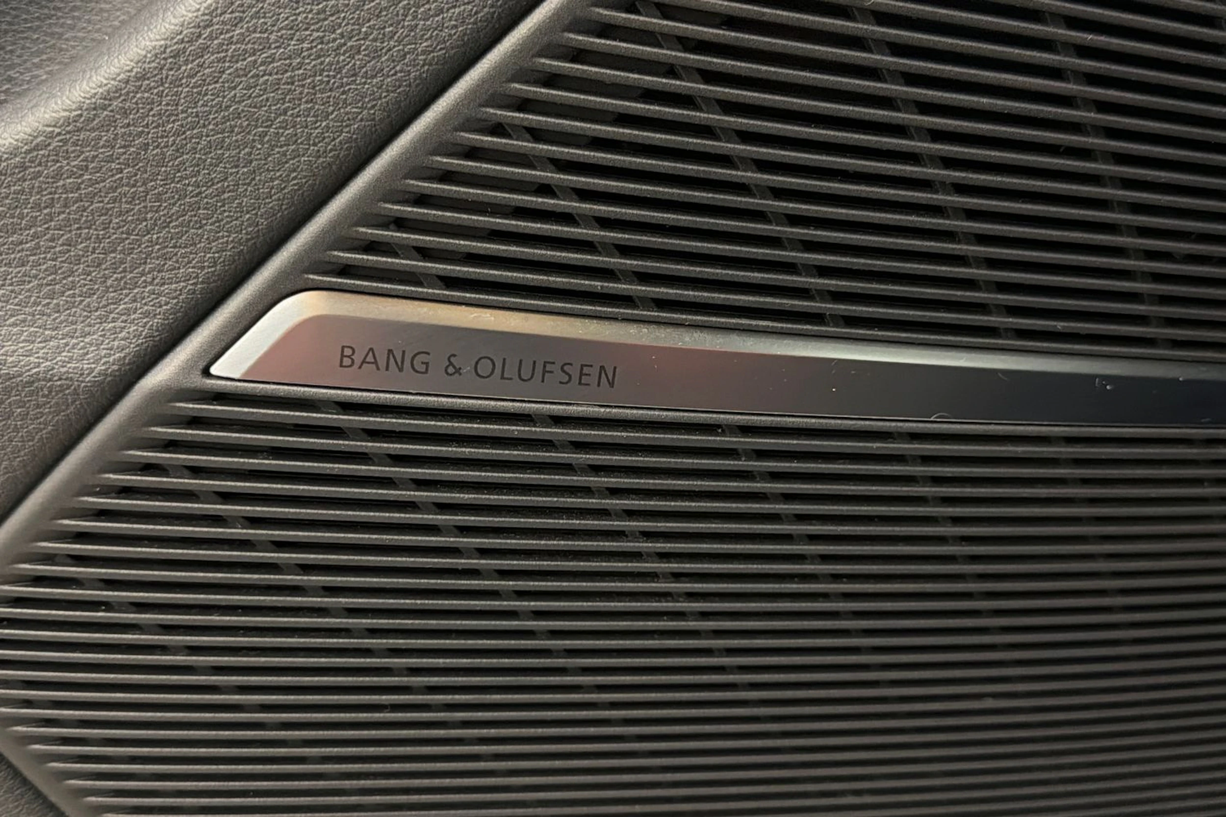 met. sininen Audi Q8 2024 kuva 21.
